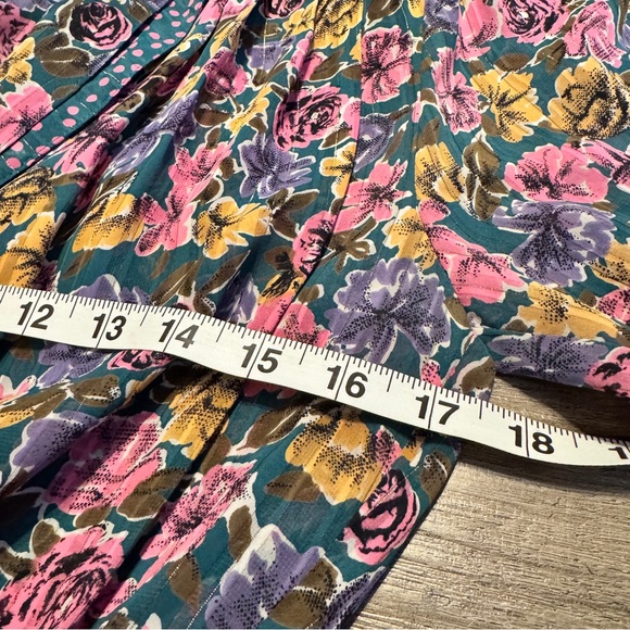 Vintage Maxi Dress. 70’s- 80’s Retro Floral and Pleated and with Shoulder Pad. - Picture 13 of 16